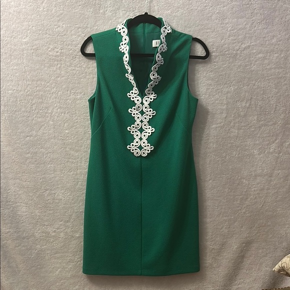 Elle Dresses & Skirts - Elle Green & White Sheath Dress with Plunge Neckline
